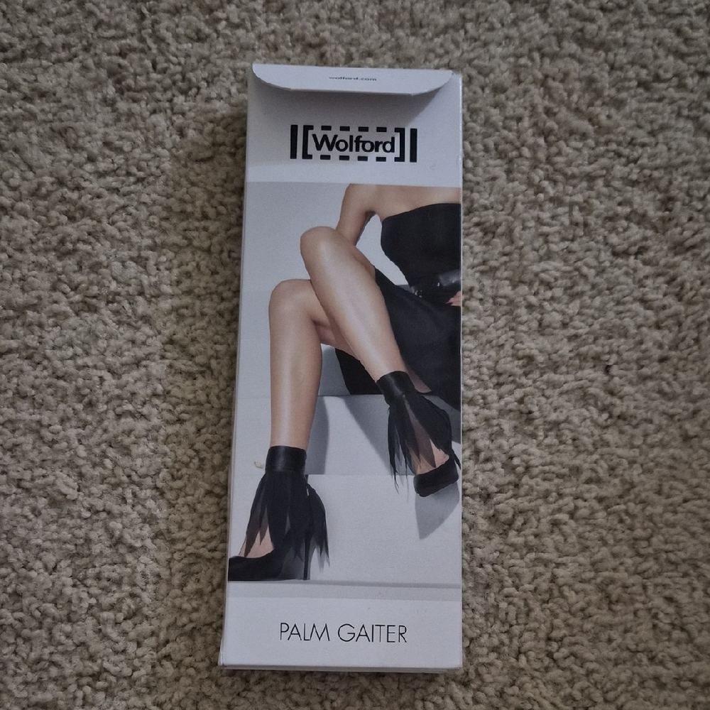 Wolford Elegant Black Palm Gaiter